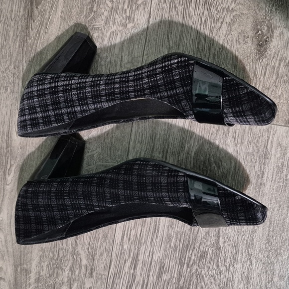 Soft Style Black Plaid‎ Women's Flats - Picture 5 of 5